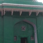 सोफी साहब मजार 4 दार्शनिक स्थल, धार्मिक स्थल About 15 km away from Hirangaon, Firozabad, on the banks of the Yamuna, is the Makvara of Sufi Shahe, where there is a fair every year and there is also Urhassa on the Sufi Shah’s mazar at the above site, there are people in the fair from the Muslim and Hindu reverence of the city.