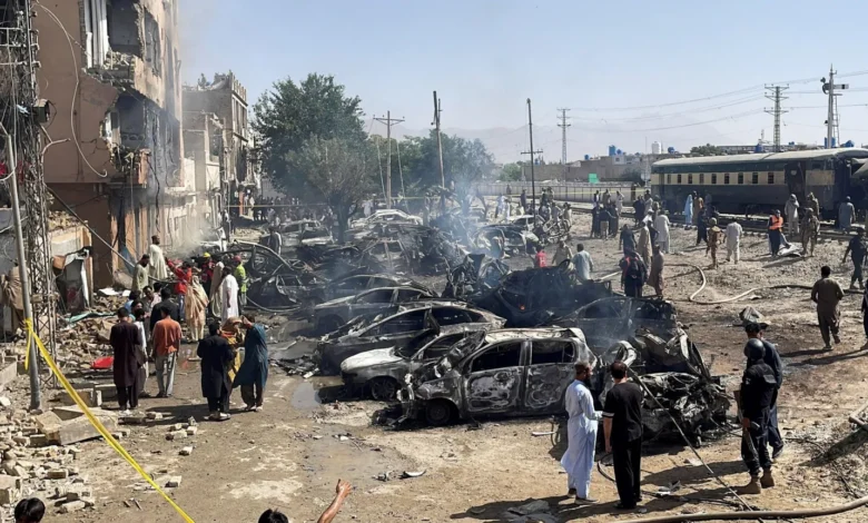कैमरे के लेंस से Bomb blasts targeting a train in Pakistan
