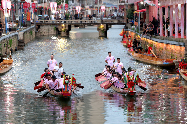 कैमरे के लेंस से Dragon Boat Festival celebrated in China