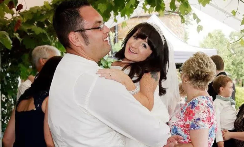 छह फूट का दूल्हा 2 फूट की दुल्हन 1 दुनिया रंग बिरंगी Six-foot groom, two-foot bride. Amanda Fyfe and steven marriage