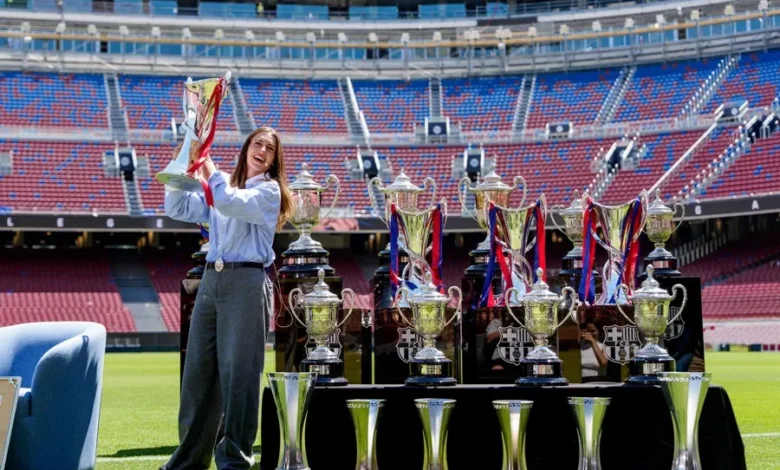 कैमरे के लेंस से FC Barcelona captain Alexia Putellas during her farewell ceremony