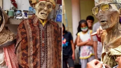 दुनिया रंग बिरंगी Exhuming and adorning the dead body is a peculiar festival.