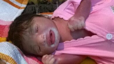 महिला ने दिया प्लास्टिक शीशु को जन्म 6 दुनिया रंग बिरंगी Woman gives birth to a plastic baby.