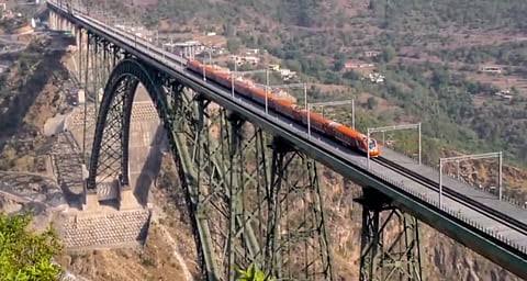 कैमरे के लेंस से Jammu-Srinagar Vande Bharat launched